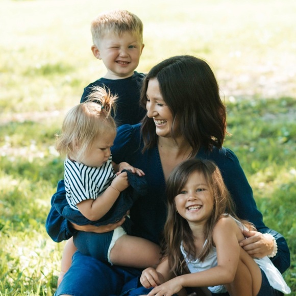 Meet your Posher, Hailey - Picture 2 of 3